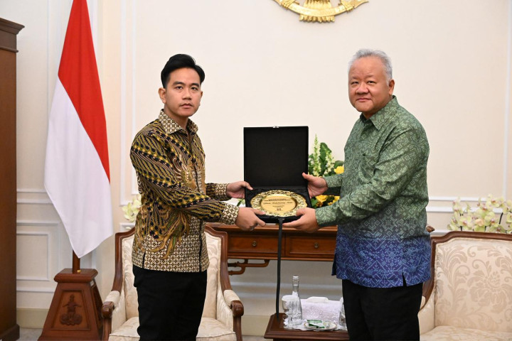 Wakil Presiden (Wapres) Gibran Rakabuming menerima audiensi jajaran Pimpinan Menara Syariah di Istana Wakil Presiden, Jakarta Pusat. 