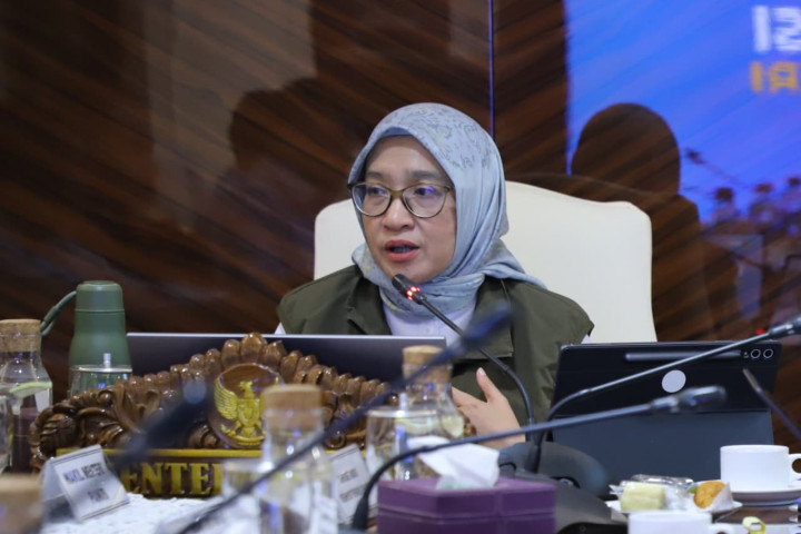 Menteri Pendayagunaan Aparatur Negara dan Reformasi Birokrasi (PANRB) Rini Widyantini menerbitkan Surat Edaran (SE) Menteri PANRB No. 1/2026 tentang Percepatan Penanggulangan Tuberkulosis di Lingkungan Instansi Pemerintah.