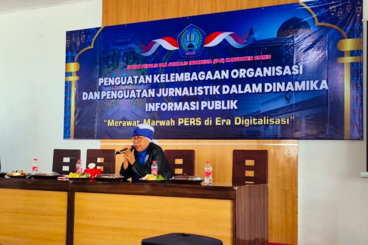 Ketua IPJI Jawa Barat Ai Mulyani menjadi narasumber pada kegiatan Penguatan Kelembagaan Organisasi dan Penguatan Jurnalistik , IPJI Kabupaten Ciamis, Rabu, 11 Februari 2026. 