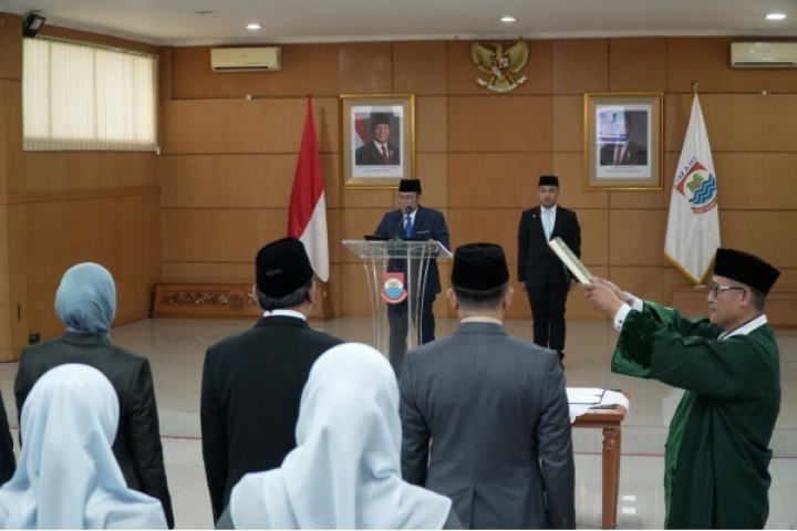 Wali Kota Cimahi Ngatiyana melakukan Pengangkatan dan Pelantikan Pejabat Pimpinan Tinggi Pratama, Jabatan Fungsional, serta Kepala Sanggar Kegiatan Belajar (SKB) pada Jumat, (13/02/2025) di Aula Gedung A Pemkot Cimahi.