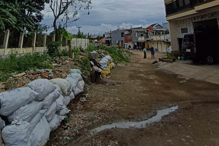 Proyek Normalisasi Sungai di Kelurahan Cigugutengah tahun 2025.