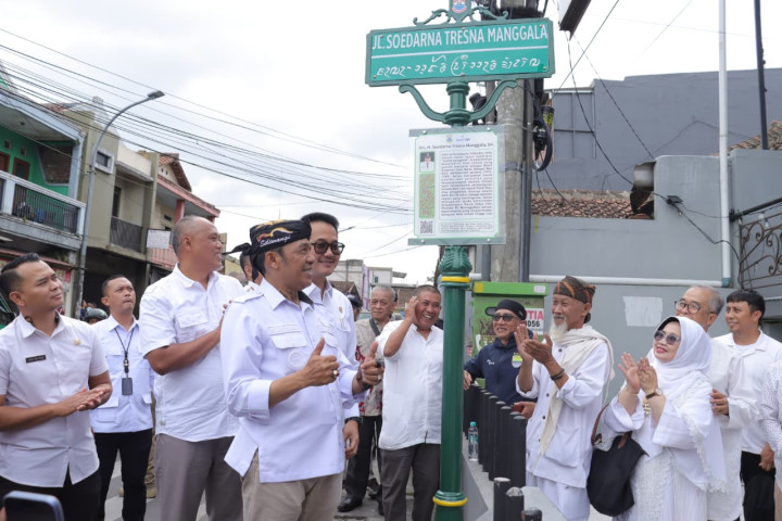 Wali Kota Cimahi Ngatiyana meresmikan nama Jalan Jati Serut menjadi Jalan Soedarna TM dan Jalan Aruman menjadi Jalan Dann Sugandha , Rabu, 18 Februari 2026.