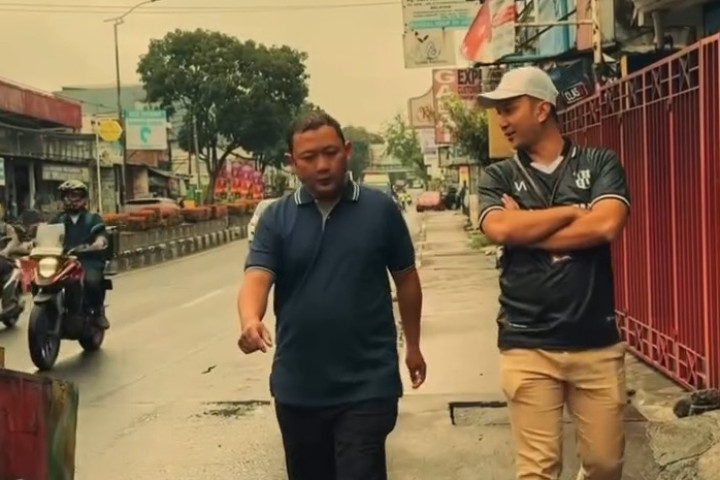 Kepala Kelurahan Cibabat Bambang Wahyu Purwasto  melakukan kegiatan JAWARA (Jum’at olahraga dan Sapa Warga) untuk melihat secara langsung kondisi yang terjadi di lingkungan masyarakat 
