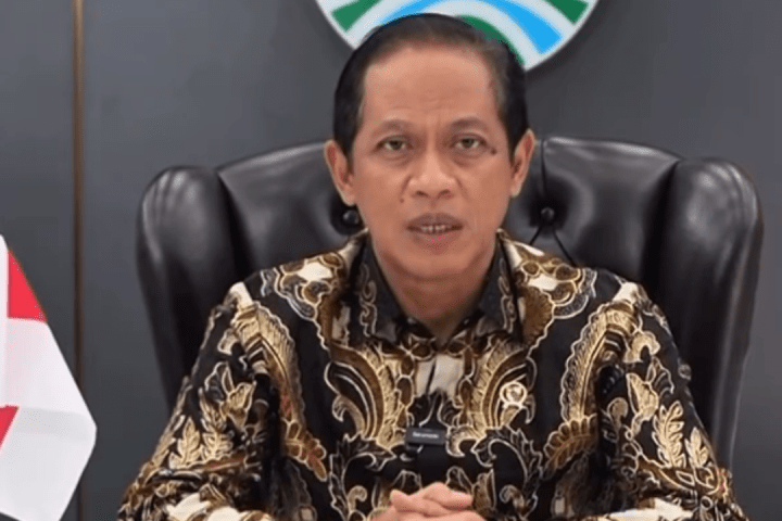 Menteri Lingkungan Hidup Hanif Faisol Nurofiq