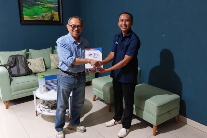 Pembina PERDIBROFI Jawa Barat, Dr. Firdaus Azwar Ersyad, S.Sn., M.Sn., dan Ketua STIKOM Bandung, Dr. Dedy Djamaluddin Malik,  melaksanakan Nota kesepahaman kerja sama akademi, di Bandung, belum lama ini. 