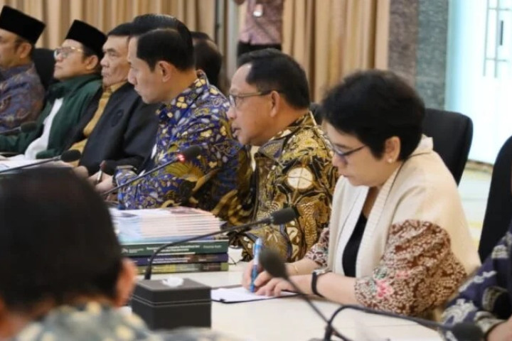 Rapat Koordinasi Tingkat Menteri Satgas Rehabilitasi dan Rekonstruksi Pascabencana Alam di Wilayah Sumatera di Gedung Kemenko Bidang Pembangunan Manusia dan Kebudayaan (PMK), Jakarta, Jumat, 27 Februari 2026. 