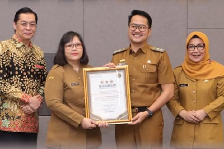 Wakil Wali Kota Cimahi Adhitia Yudisthira menghadiri penyerahan penghargaan dari BPJS Keaehatan kepada 12 Fasulitas Kesehatan di Cimahi
