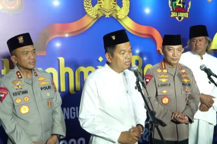 Gubernur Jawa Barat Dedi Mulyadi memberikan keterangan pers terkait mudik lebaran 2026 di Jawa Barat.