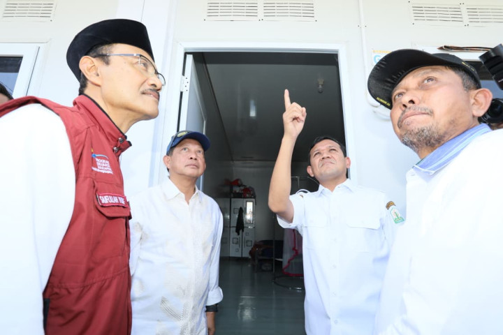 Ketua Satgas PRR Tito Karnavian Tito meninjau hunian sementara di kabupaten Pidie Jaya Provinsi Aceh