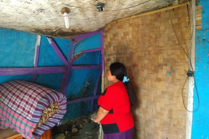 Untuk memperbaiki kondisi rumah warga yang tidak layak huni, Pemkot Cimahi melalui APBD dan dana APBN  mengalokasikan anggaran untuk memperbaiki rumah warga yang tidak layak huni. 