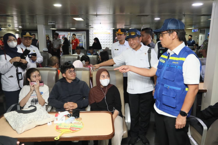 Menteri Dalam Negeri (Mendagri) Muhammad Tito Karnavian meninjau langsung kesiapan arus mudik Lebaran 2026 di Pelabuhan Merak, Kota Cilegon, Banten, Jumat (13/3/2026). 