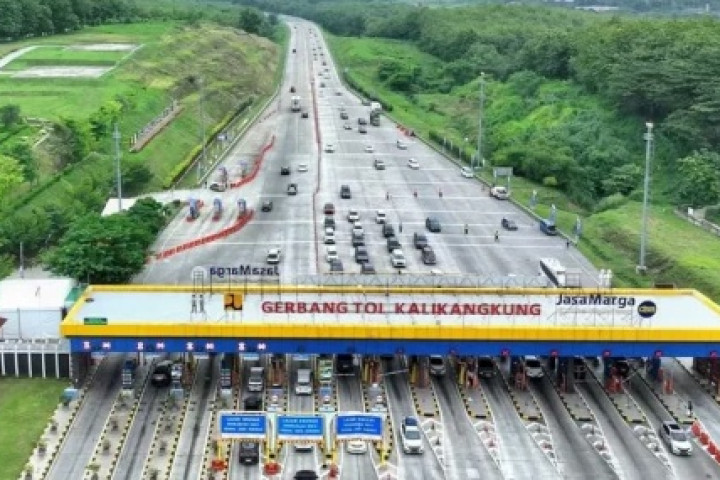 jumlah kendaraan yang meluncur ke arah Semarang dan Solo sempat menyentuh angka 1.500 unit per jam.