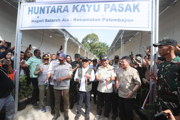 Pemerintah berhasil merelokasi seluruh pengungsi bencana hidrometeorologi di Sumatera Utara (Sumut). 