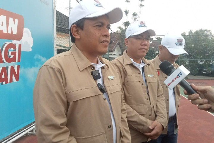 Pemimpin Wilayah PT. Pegadaian Kanwil X Jawa Barat Eko Supriyanto memberikan keterangan pers program mudik gratis, Selasa, 17 Maret 2026.
