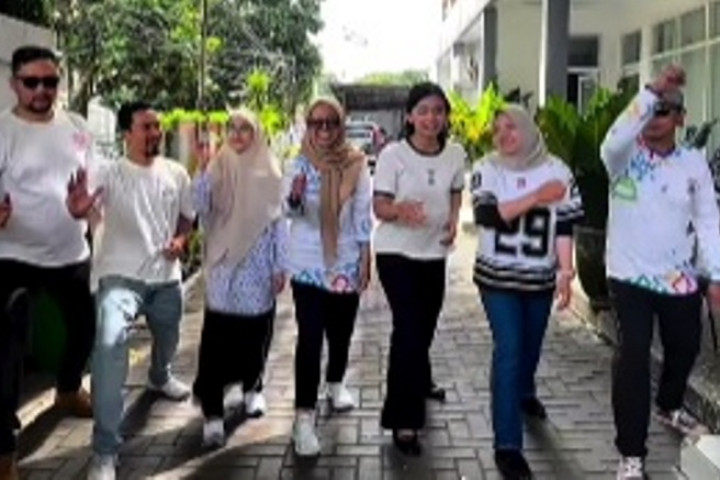 Inspektorat Kota Cimahi menggelar kegiatan bertajuk “Funtastic Friday” sebagai bagian dari upaya meningkatkan kompetensi, kinerja, serta kedisiplinan pegawai, sekaligus mempererat kebersamaan di lingkungan kerja.
