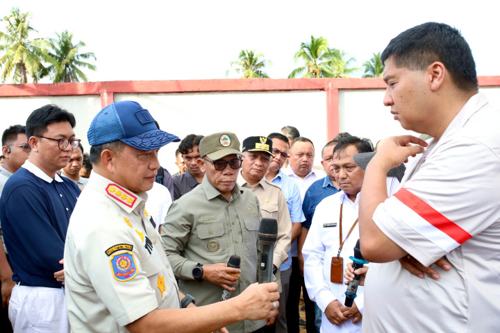 Kasatgas PRR Bencana Sumatera Tito Karnavian melakukan peninjauan Hunian Tetap (Huntap) Tapanuli Tengah di Kelurahan Sitonong Bangun, Kecamatan Pinangsori, Kabupaten Tapanuli Tengah (Tapteng), Sumatera Utara. 