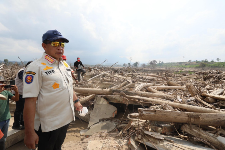 Ketua Satgas PRR, Muhammad Tito Karnavian memimpin penanganan lumpur Pascabencana Sumatera