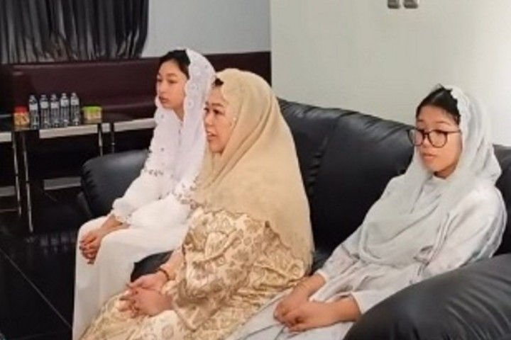 Syawalan Yenny  Wahid bersama keluarga, tahun ini diisi dengan rangkaian sowan ke para tokoh dan ziarah ke sejumlah maqbaroh di Jawa Timur.