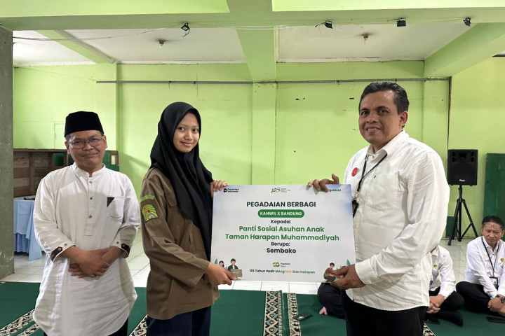 Pemimpin Wilayah PT Pegadaian Kantor Wilayah X Jawa Barat, Eko Supriyanto penyaluran bantuan secara serentak kepada sejumlah panti sosial di wilayah Bandung, Cirebon, hingga Tasikmalaya, Rabu, 1 April 2026.