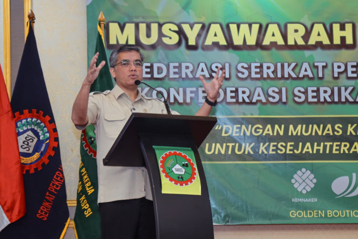 Menteri Tenaga Kerja Yassierli Yassierli  membuka Musyawarah Nasional Federasi Serikat Pekerja Farmasi dan Kesehatan (FSP FARKES) KSPSI 2026 di Jakarta. 