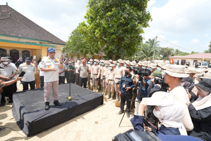 .Ketua  Satgas  (PRR) Pascabencana Sumatera Tito Karnavian, memimpin apel pembukaan Praktik Kerja La