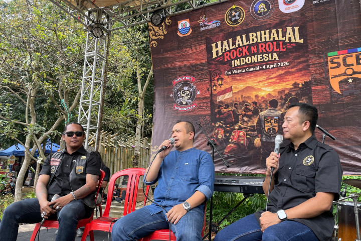 Kepala Dinas Perhubungan Kota Cimahi, Endang menjadi narasumber Talkshow saat Halal Bi Halal Scooter Cimahi Bersatu, di Ekowosata Cimenteng,Sabtu, 4 April 2026.
