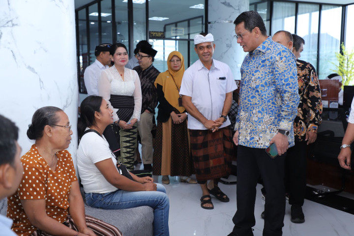 Deputi Bidang Pelayanan Publik, Otok Kuswandaru menghadiri kegiatan Sharing Knowledge dan Studi Tiru Praktik Baik Penyelenggaraan MPP dan MPP Digital, di MPP Kabupaten Gianyar, Kamis (2/4/2026).