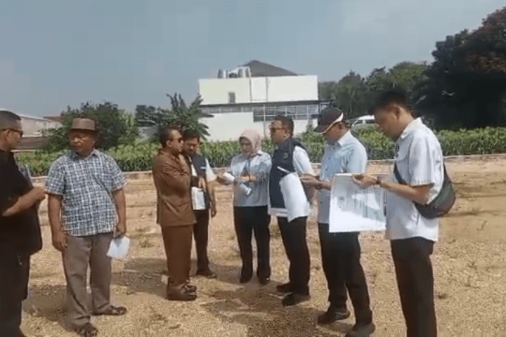 Komiasi III DPRD Kota Cimahi melakukan Sidak ke Lokasi Pembangunan Rumah Dinas Wali Kota Cimahi, di Jalan Dann Suganda.
