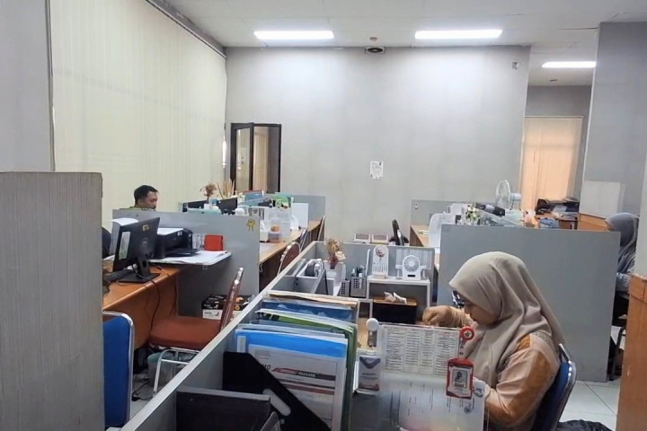 Suasana di ruang kerja salah satu OPD di lingkungan Pemkot Cimahi tampak lengang saat hari pertama pelaksanaan WFH.