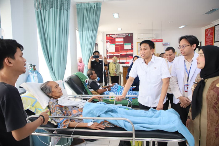 Wamendagri Akhmad Wiyagus melakukan pemantauan di salah satu rumah sakit di Bandar Lampung 