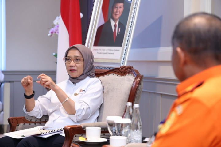 Menteri PANRB Rini Widyantini  bertemu dengan Kepala Basarnas Mohammad Syafii di Kantor Kementerian PANRB, Jakarta, Rabu, 15 April 2026