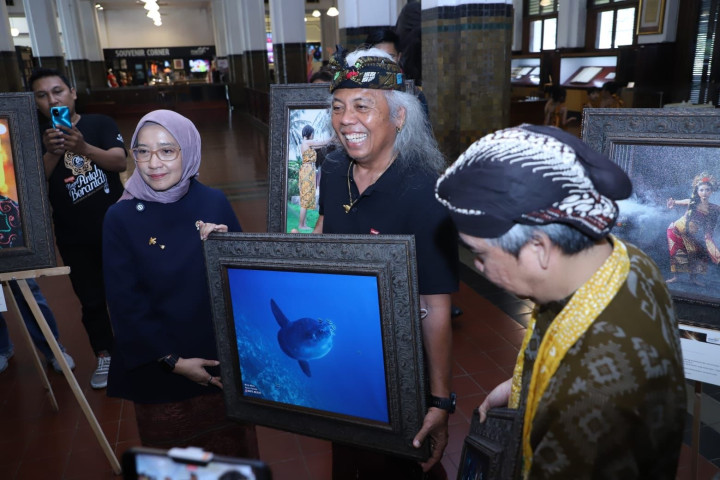 Menteri Pendayagunaan Aparatur Negara dan Reformasi Birokrasi (PANRB) Rini Widyantini secara resmi membuka Pameran Foto Kartini Masa Kini: Jejak Langkah Kartini di Museum Mandiri, Jakarta, Minggu (19/4/2026).