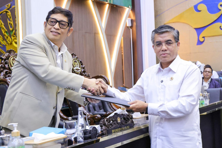 Pemerintah melalui Menaker Yassierli menyerahkan Daftar Inventarisasi Masalah (DIM) Rancangan Undang-Undang (RUU) Perlindungan Pekerja Rumah Tangga (PPRT) kepada DPR RI pada Senin (20/4/2026).