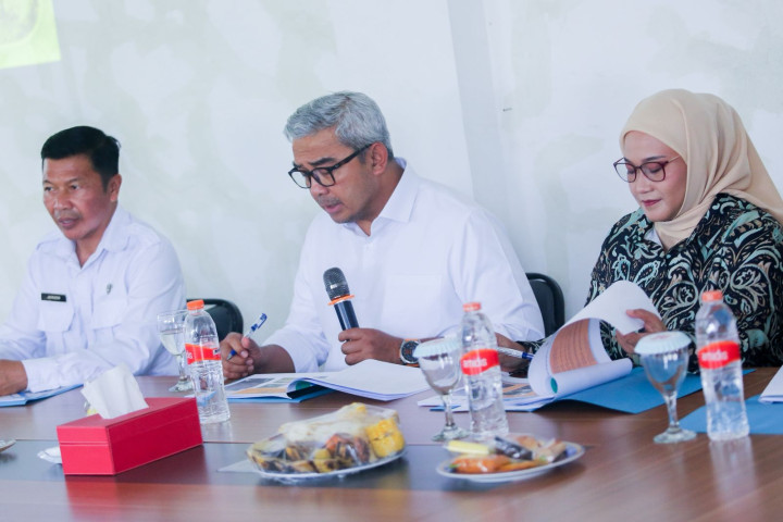 Wali Kota Bandung Farhan memimpin kagiatan Siskamling Siaga Bencana di Kelurahan Cisaranten Kidul.