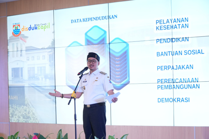 Wakil Wali Kota Cimahi Adhitia Yudisthira membuka Rakor Disdukcapil se Jawa Barat