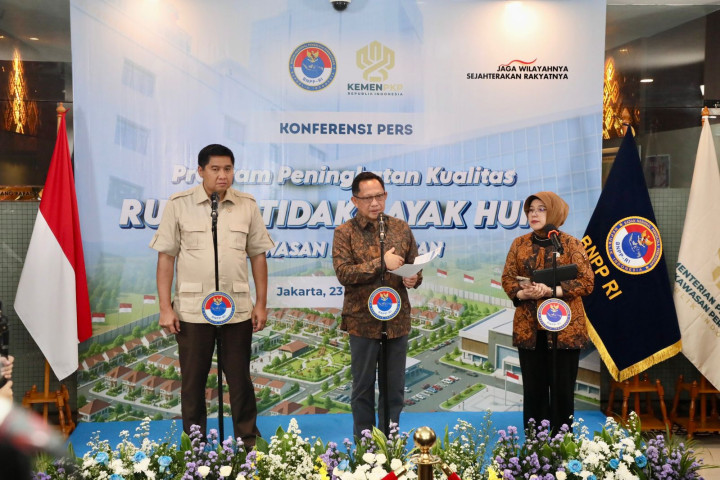 Kepala BNPP Tito Karnavian menggelar konfrensi pers terkait  program bedah rumah di wilayah perbatasan, Jum'at, 24 April 2026.