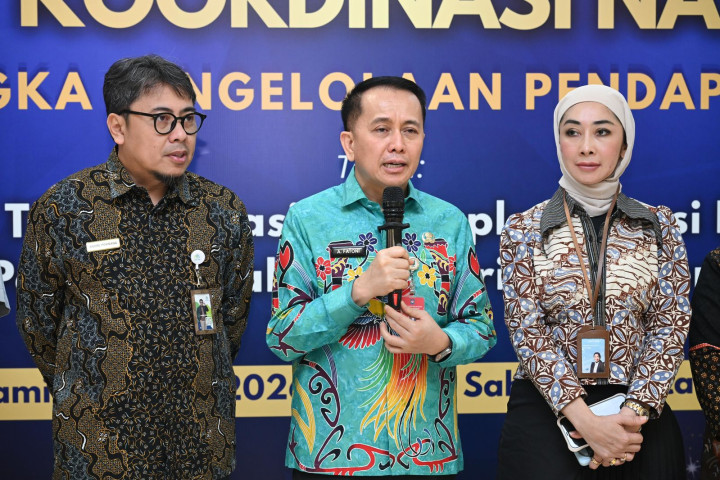 Dirjen  Bina Keuangan Daerah Kemendagri Agus Fatoni memberikan keterangan pers usai membuka Rapat Koordinasi Nasional (Rakornas) Pengelolaan Pendapatan Daerah di Grand Sahid Jaya Hotel, Jakarta.