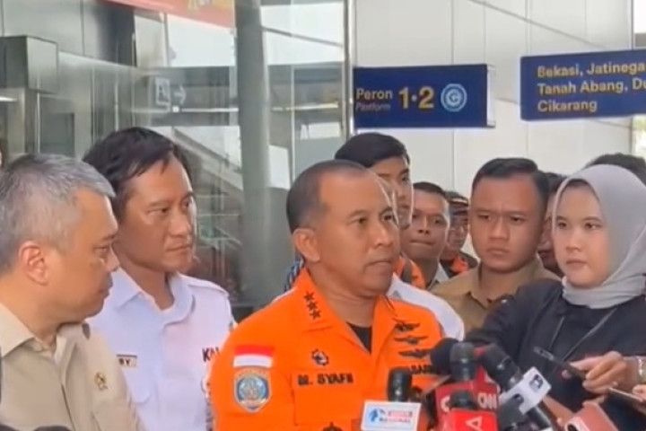 Kepala Basarnas Muhammad Syafii memberikan keterangan pers terkait penanganan korban kecelakaan kereta api di Bekasi.