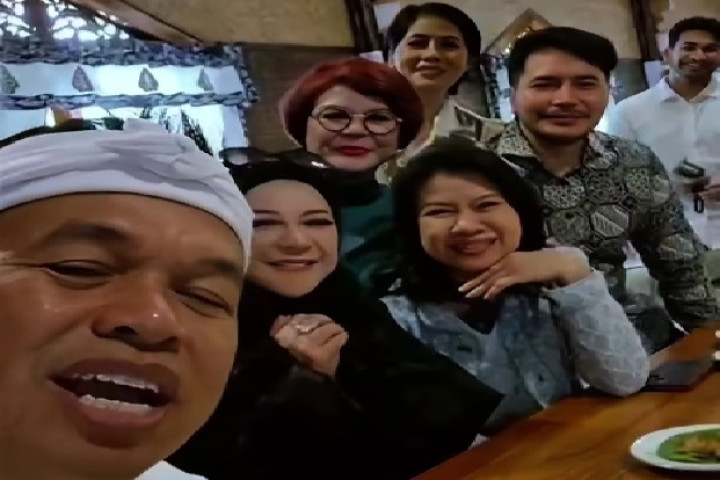 Gubernur Jawa Barat Dedi Mulyadi bersma pendukung Film Jangan Buang Ibu