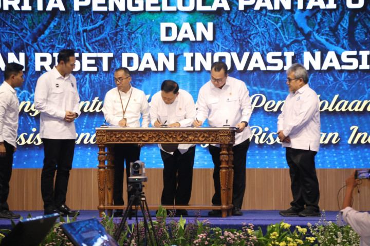Sejumlah Kementerian dan Lembaga melakukan Kick Off Meeting pembangunan Giant Sea Wall  di Kementerian Kelautan dan Perikanan, Jakarta.