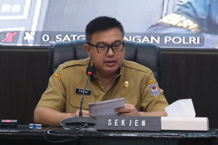Sekretaris Jenderal Kementerian Dalam Negeri, Tomsi Tohir memimpin Rapat Koordinasi Pengendalian Inflasi Daerah yang digelar secara hybrid dari Kantor Pusat Kemendagri, Jakarta, Selasa 5 Mei 2026. 