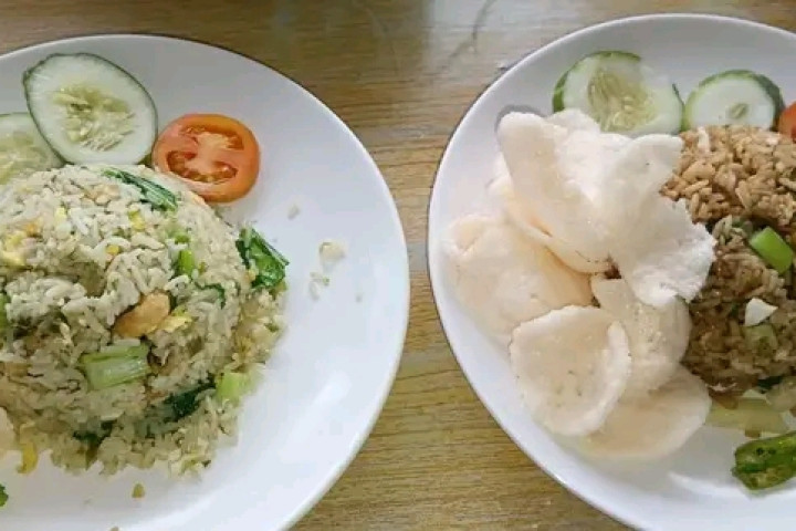 Menu Nasi Goreng di "Warung Nasgor Ijo WNI Wakatobi" 