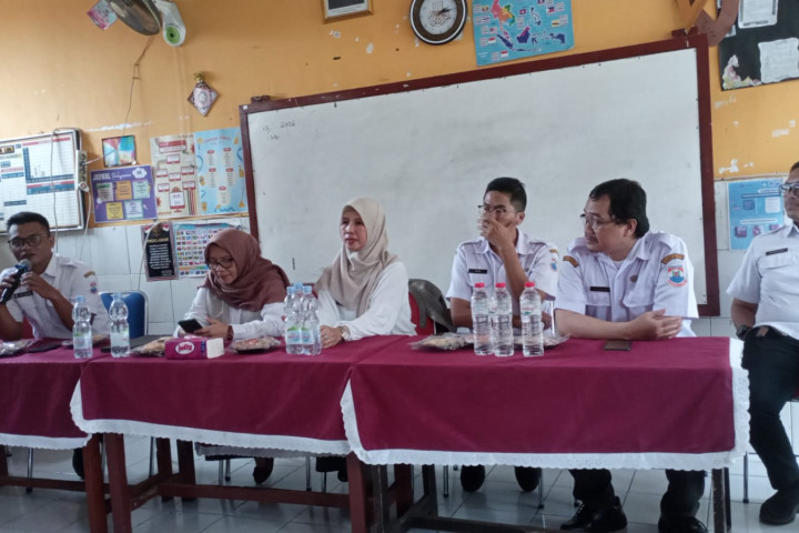 Dinas Pendidikan Kota Cimahi melakukan sosialisasi rencana merger SDN Baros Mandiri 7 ke SDN Baros Mandiri 3 Cimahi.