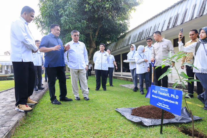 Menteri Ketenagakerjaan Yassierli menghadiri Apel Pegawai PT Panasonic Gobel Indonesia di Jakarta.
