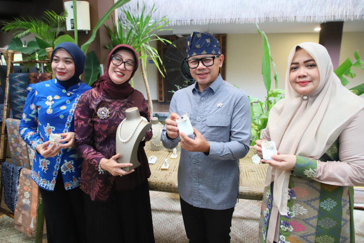 Wamendagri Bima Arya Apresiasi Pemerintah Daerah Berprestasi Regional Nusa Tenggara dan Maluku 2026 yang dirangkaikan dengan Bazar UMKM Provinsi Nusa Tenggara Barat (NTB) di Lombok, Rabu (20/5/2026).