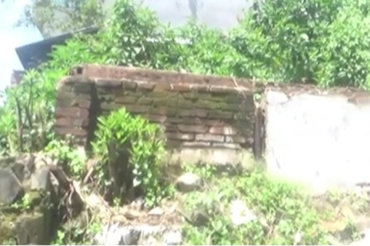 Rumah Ambruk di RW 04 Kelurahan Karangmekar Kecamatan Cimahi Tengah