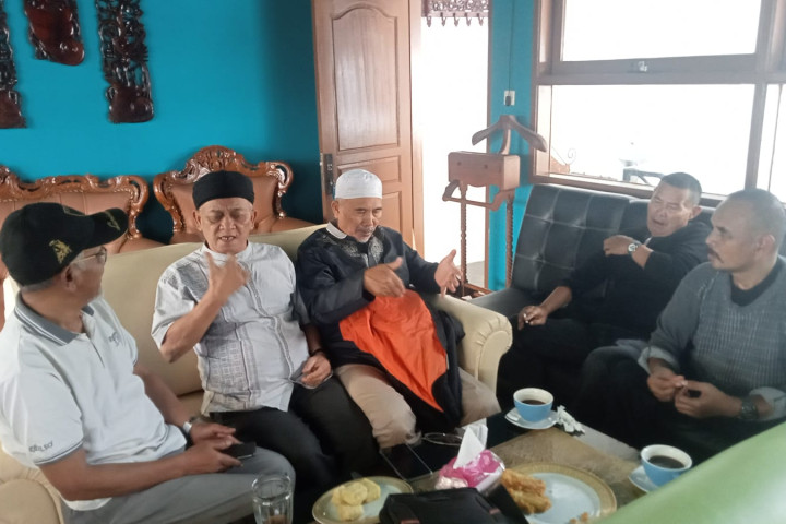 Pelaku Sejarah Perjuangan Otonomi Kota Cimahi berdiskusi menyiapkan Evaluasi Kota Cimahi 