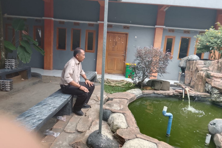 Pembangunan kawasan belajar luar ruang seperti DPR (Di Bawah Pohon Rindang), Taman Meja Bundar, dan Taman Kolam menjadi pusat aktivitas pembelajaran, diskusi, literasi, hingga penguatan karakter siswa SMA Pasundan 3 Cimahi.