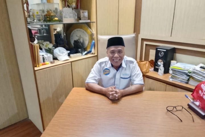 Kepala SMA Pasundan 1 Bandung, Drs. H. Cahya, M.Si