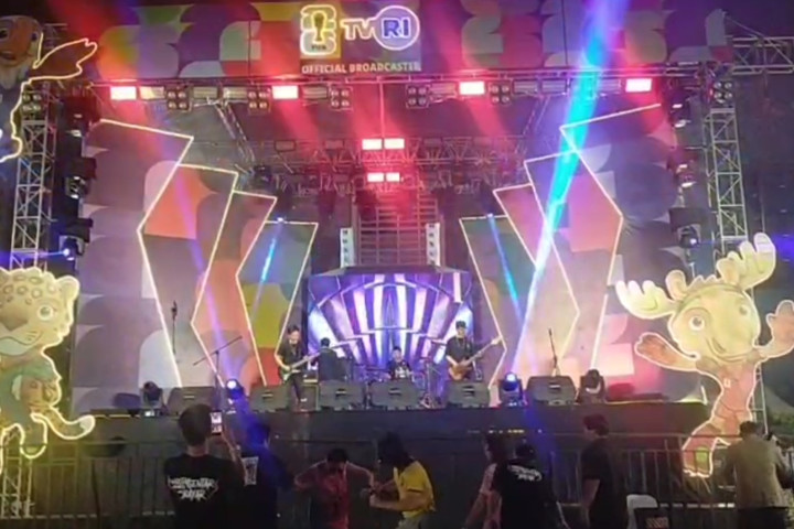 Suasana meriah saat peringatan Transaksi Fest 2026 dan kick off piala Dunia 2026 di Plaza Soekarno, Kamis (11/06/2026) malam. 